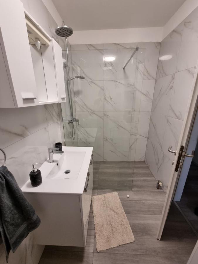 Maki Appartement Pula Buitenkant foto